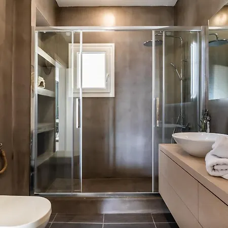 Ninemia In * Σκόπελος